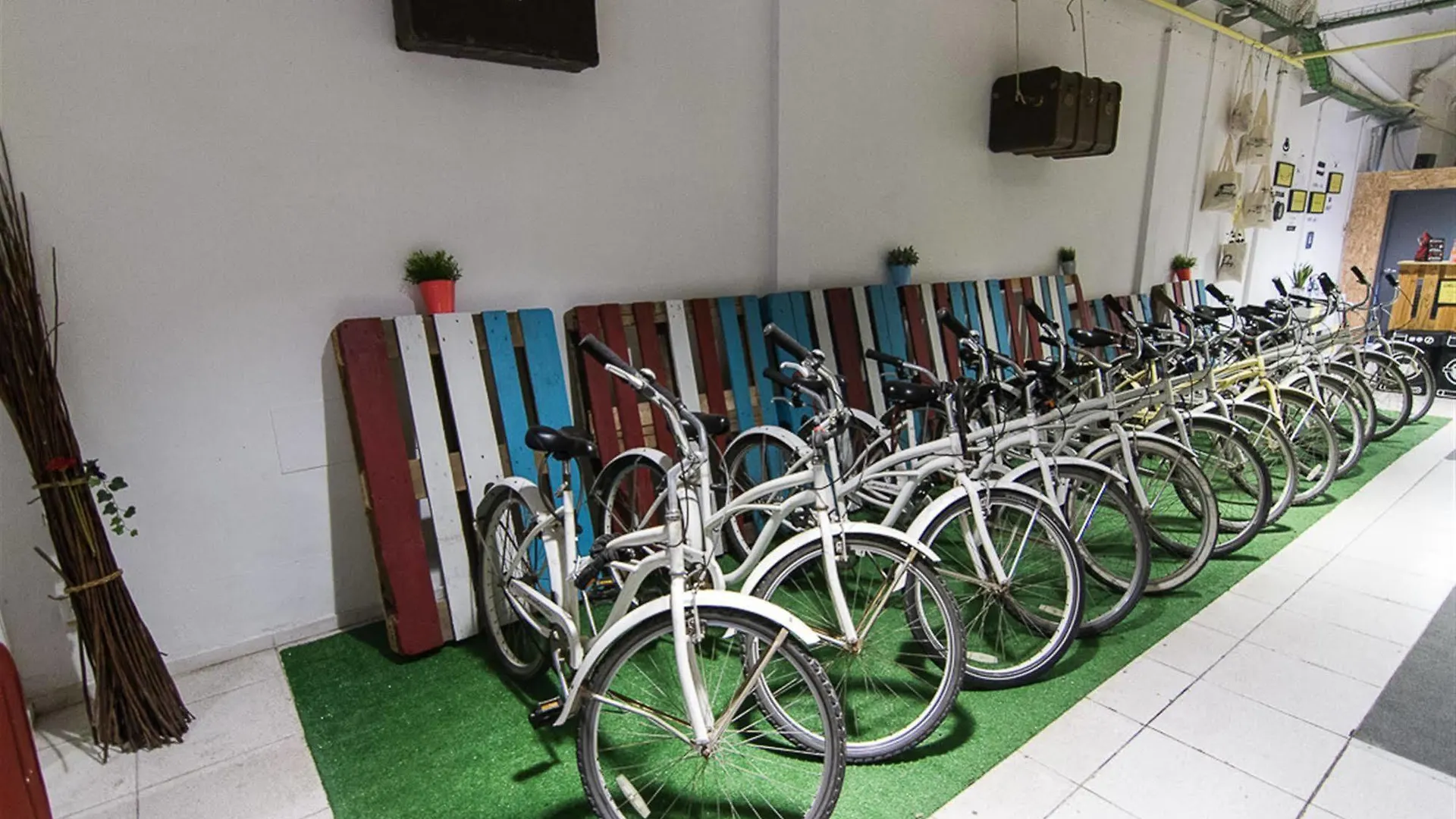 Bed & Bike Barcelona Hostel